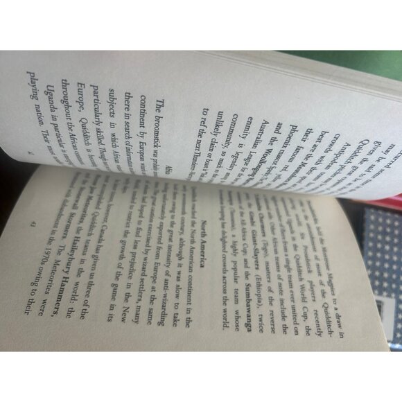 Harry Potter boxed collection Fantastic beasts and quidditch thru the ages - Picture 12 of 12